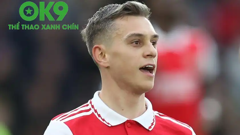 Trossard trở lại sau chấn thương háng (Ảnh: Sky Sports) Trossard trở lại sau chấn thương háng (Ảnh: Sky Sports)