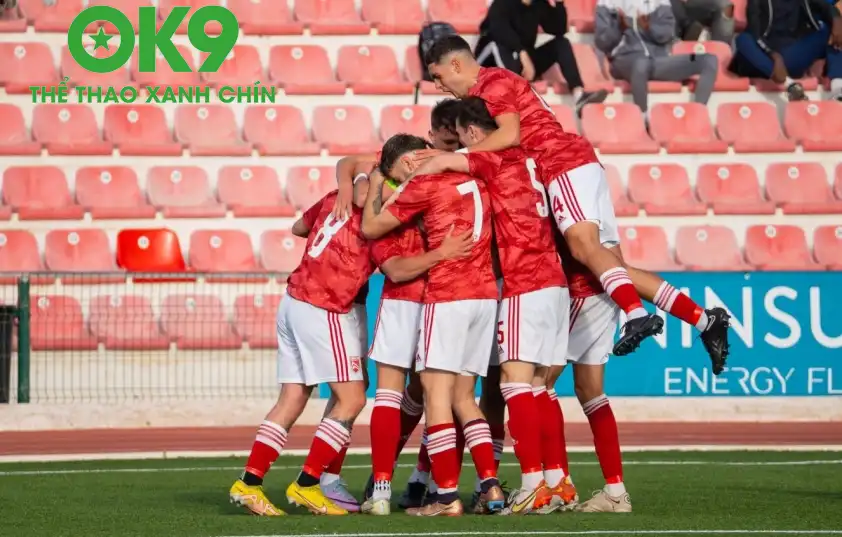 U21 Gibraltar thường xuyên để lộ khoảng trống lớn ngay trước vòng cấm U21 Gibraltar thường xuyên để lộ khoảng trống lớn ngay trước vòng cấm